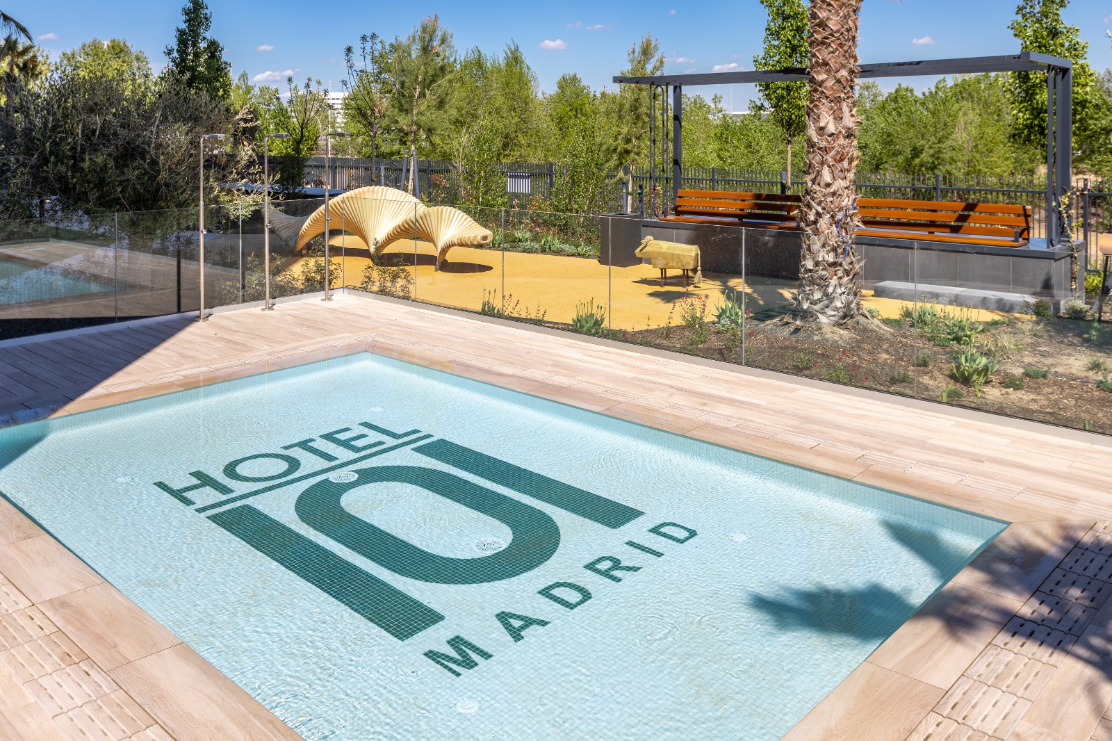 Piscinas interiores y sauna